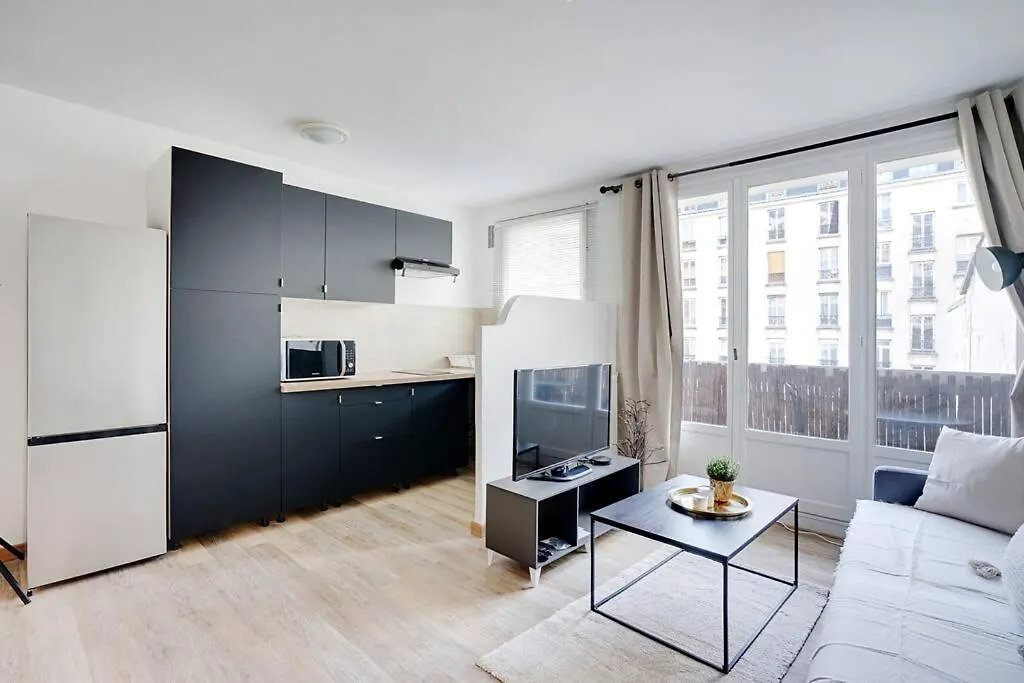 Appartement Refait A Neuf - Paris 0*,  France