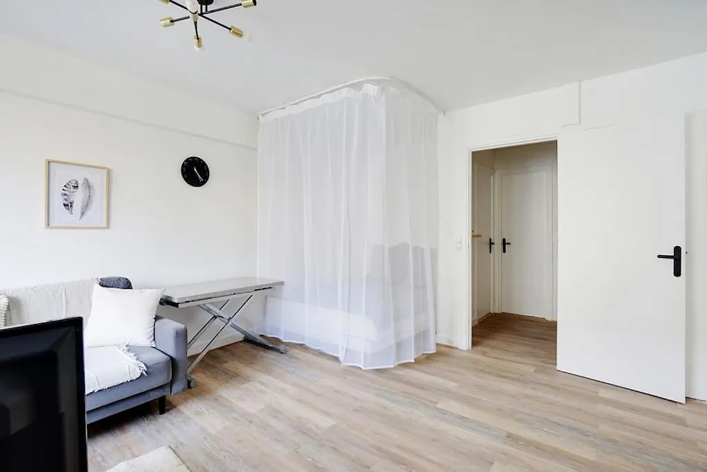 Appartement Refait A Neuf - Paris France
