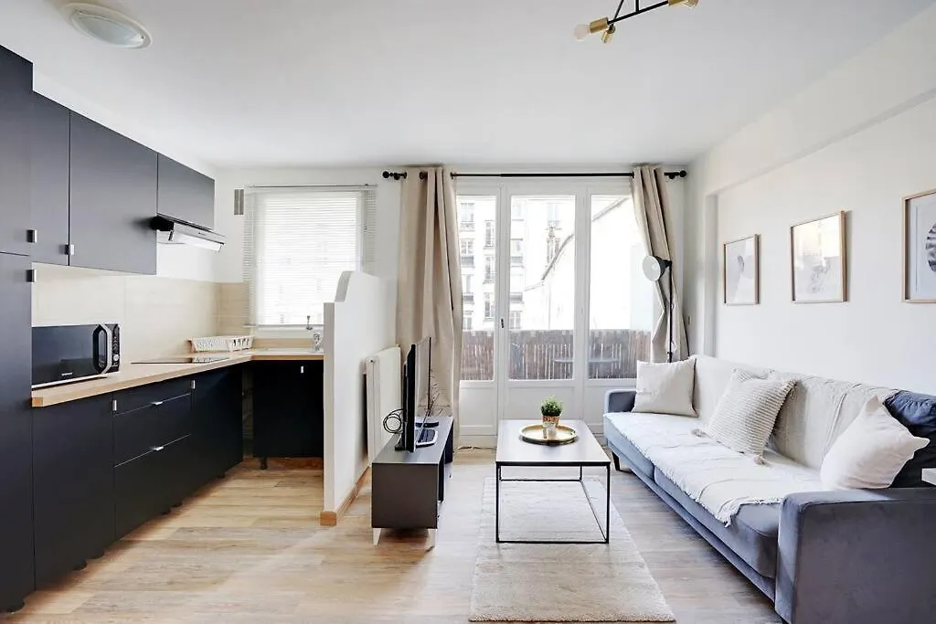 Appartement Refait A Neuf - Paris 0*,